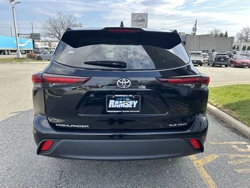 Used 2024 Toyota Highlander XLE image 7