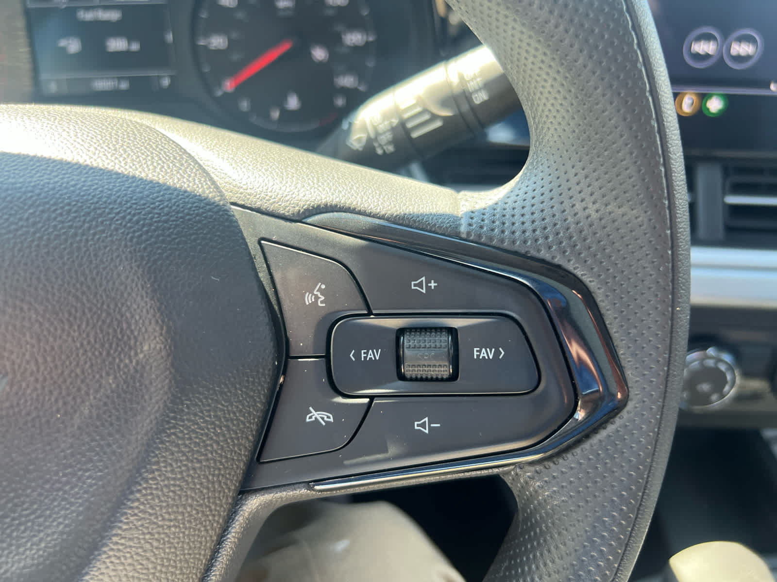 Used 2025 Chevrolet Trax LS w/ Driver Confidence Package FWD image 11