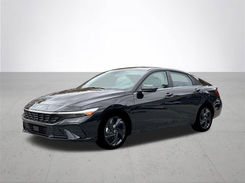 New 2026 Hyundai Elantra SEL Sport Premium FWD image 2