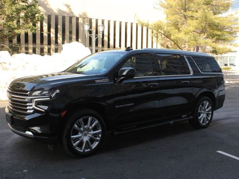 Used 2023 Chevrolet Suburban High Country AWD/4WD image 11