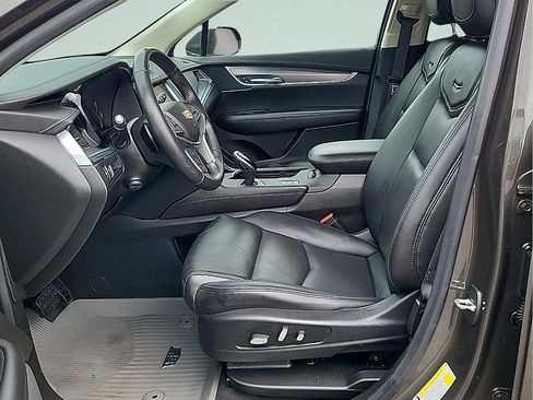 Used 2019 Cadillac XT5 Premium Luxury w/ Driver Assist Package AWD/4WD image 13