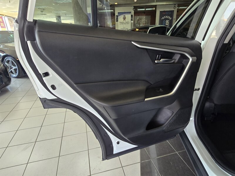 Used 2021 Toyota RAV4 XLE FWD image 10