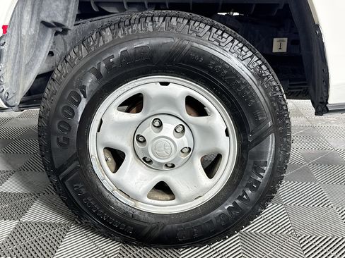 Used 2021 Toyota Tacoma SR image 33