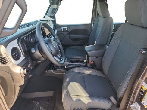 New 2026 Jeep Gladiator Sport image 9