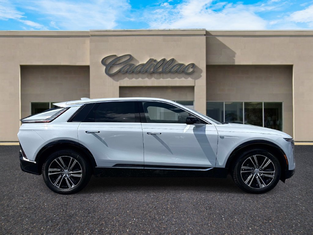New 2026 Cadillac Lyriq Luxury RWD image 2