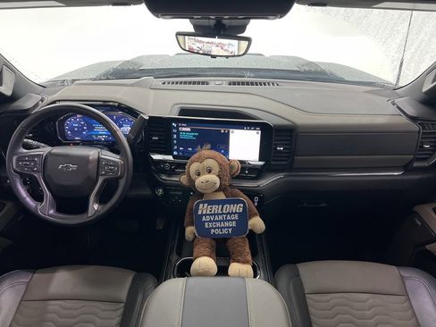 Used 2024 Chevrolet Silverado 2500 ZR2 w/ Technology Package image 19