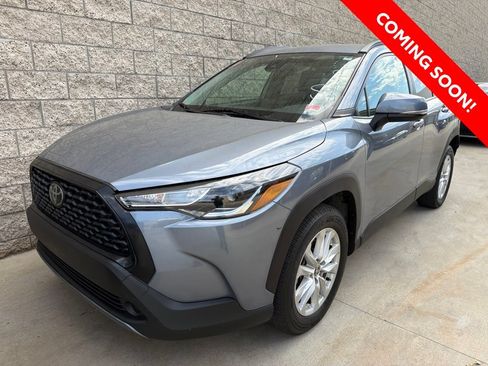 Used 2022 Toyota Corolla Cross LE FWD image 2