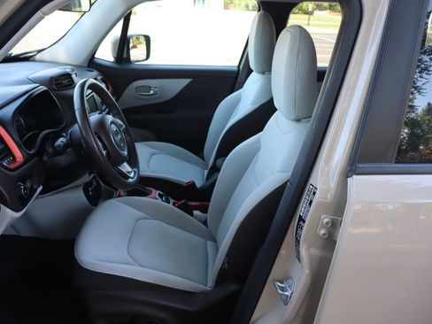 Used 2015 Jeep Renegade Latitude w/ Popular Equipment Group AWD/4WD image 19