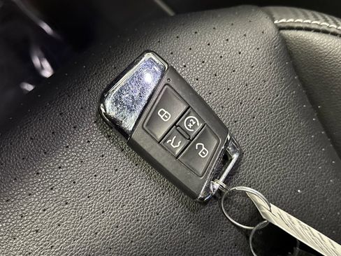 Used 2022 Volkswagen Atlas Cross Sport SE image 25