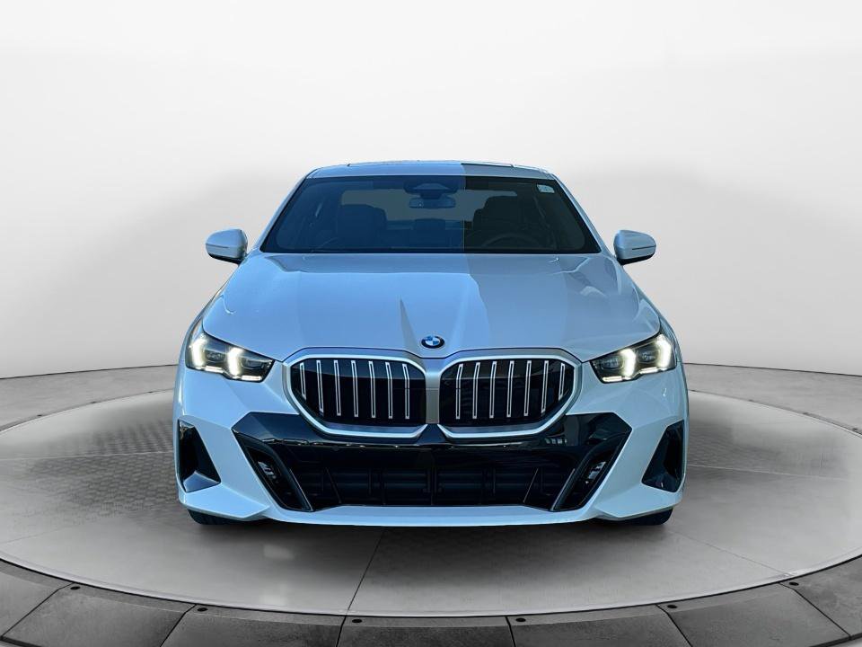 Used 2026 BMW 530i xDrive w/ M Sport Package AWD/4WD image 2