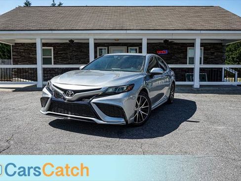 Used 2021 Toyota Camry SE image 1