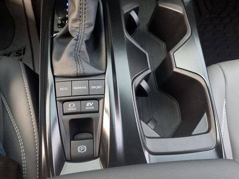 Used 2025 Toyota Camry SE image 17