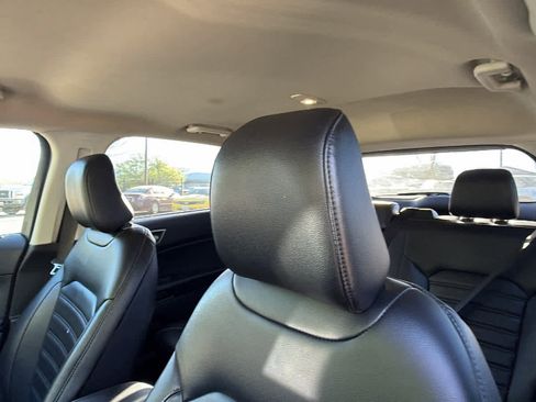 Used 2023 Ford Edge SEL image 11