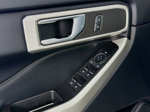 Used 2022 Ford Explorer XLT image 19
