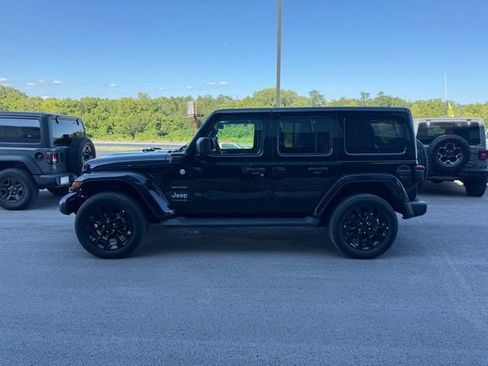 Used 2022 Jeep Wrangler Unlimited Sahara AWD/4WD image 6