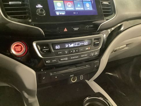 Used 2020 Honda Pilot Touring image 15