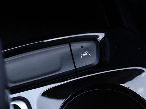 Used 2025 Chevrolet Trax LT w/ LT Convenience Package FWD image 19