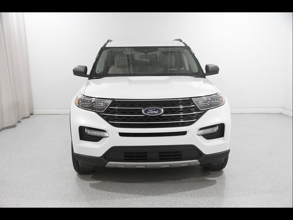 Used 2023 Ford Explorer XLT w/ Equipment Group 202A AWD/4WD image 2
