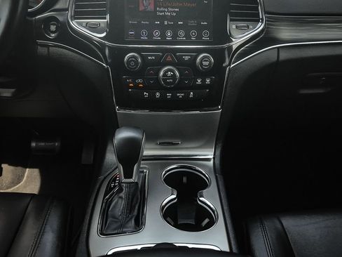 Used 2019 Jeep Grand Cherokee Limited image 3