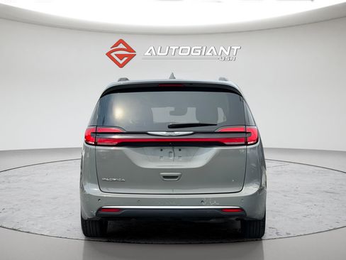 Used 2022 Chrysler Pacifica Touring-L FWD image 5