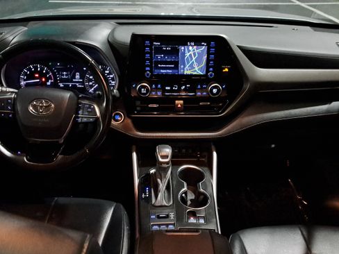 Certified 2021 Toyota Highlander XLE image 16