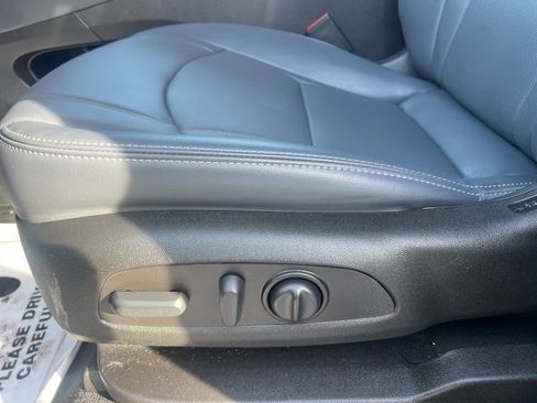 Used 2023 Buick Enclave Essence image 24