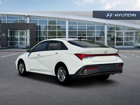 New 2026 Hyundai Elantra Hybrid FWD image 5