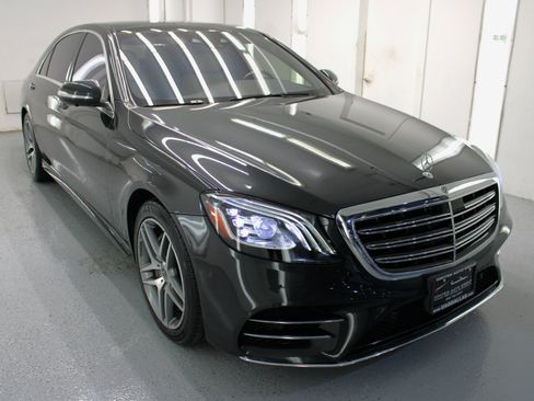 Used 2018 Mercedes-Benz S 560 Sedan image 12