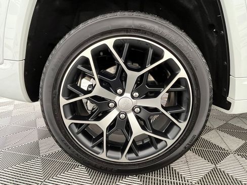 Used 2023 Jeep Grand Cherokee Summit image 16