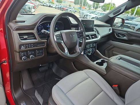 Used 2024 Chevrolet Suburban Z71 w/ Luxury Package AWD/4WD image 10