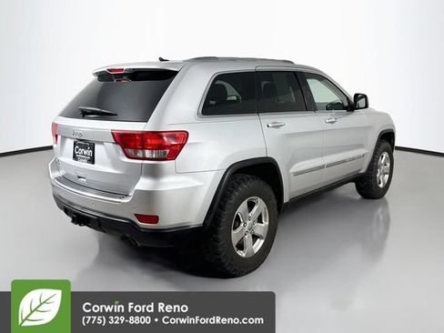 Used 2011 Jeep Grand Cherokee Limited w/ Luxury Group II AWD/4WD image 9