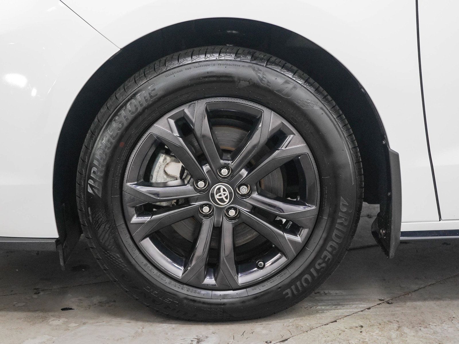 Used 2025 Toyota Sienna XSE AWD/4WD image 30