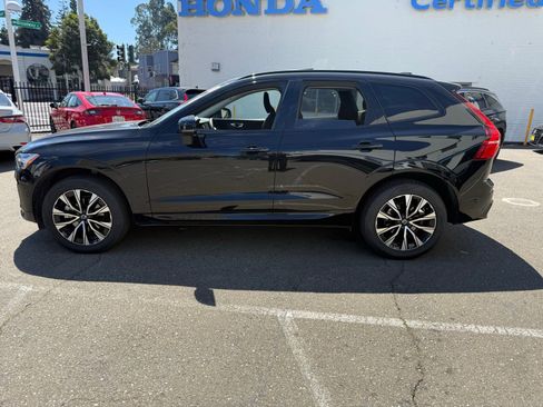 Used 2025 Volvo XC60 B5 Plus image 3