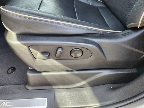 Used 2022 GMC Yukon SLT w/ SLT Premium Package image 21