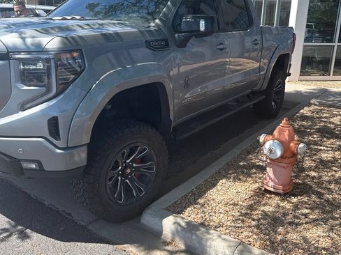 Used 2024 GMC Sierra 1500 AT4 w/ Technology Package AWD/4WD image 3