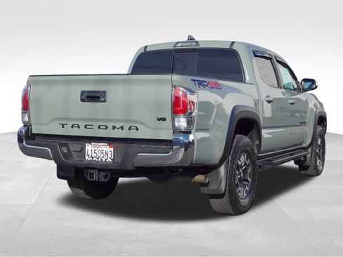 Certified 2022 Toyota Tacoma TRD Off-Road image 3