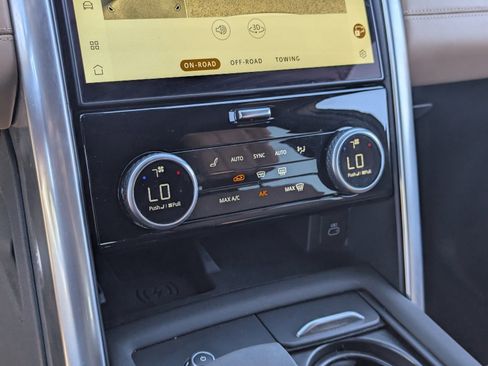 Used 2023 Land Rover Discovery HSE R-Dynamic image 29