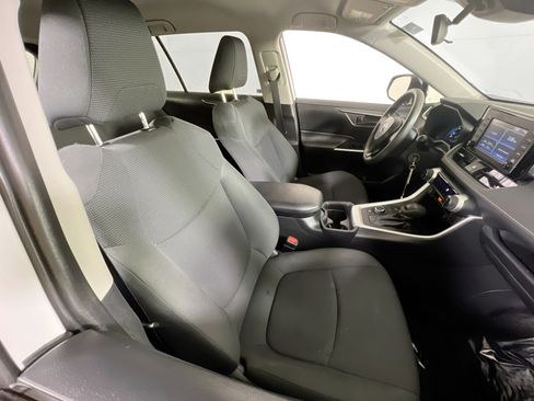 Used 2019 Toyota RAV4 LE image 25