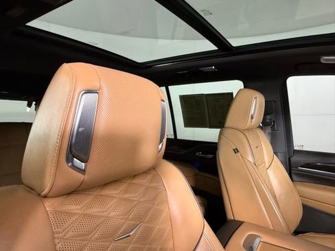 Certified 2023 Cadillac Escalade Sport w/ LPO, ONYX Package image 37