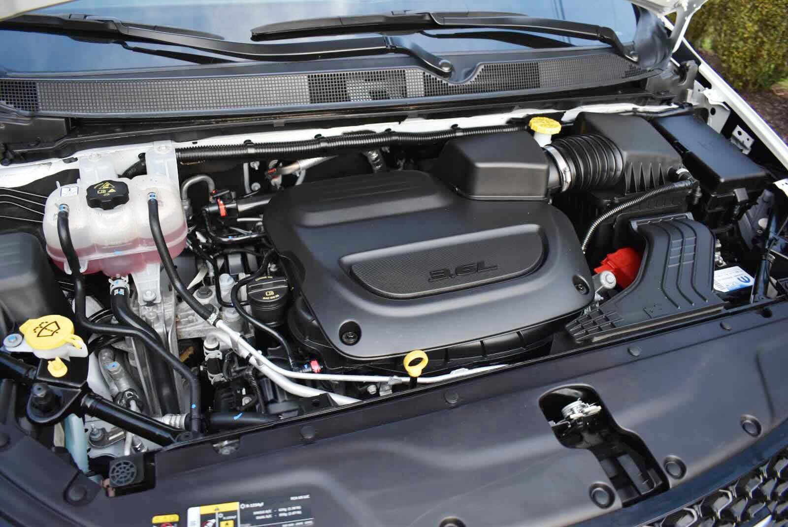 Used 2025 Chrysler Pacifica Select FWD image 32