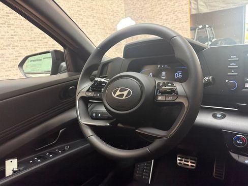 New 2026 Hyundai Elantra SEL Sport FWD image 17