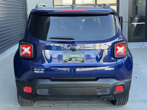 Used 2017 Jeep Renegade Latitude w/ Cold Weather Group image 12