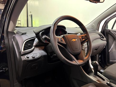 Used 2020 Chevrolet Trax LS w/ Tint and Cruise Package image 9