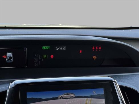 Used 2022 Toyota Prius Prime XLE image 33