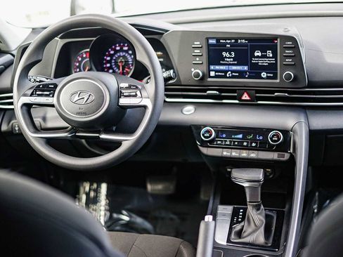Used 2022 Hyundai Elantra SEL FWD image 11
