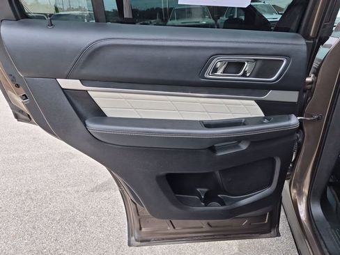 Used 2016 Ford Explorer Platinum AWD/4WD image 33