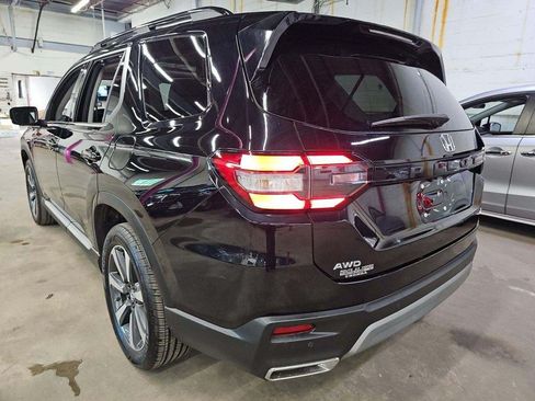 Used 2023 Honda Pilot Elite image 3