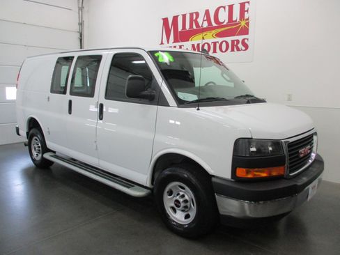 Used 2024 GMC Savana 2500 w/ Driver Convenience Package image 1