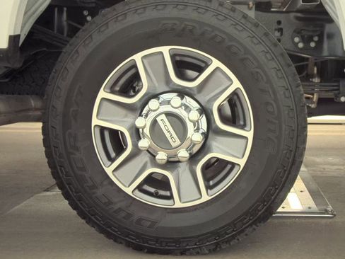 Used 2025 Ford F350 Lariat w/ FX4 Off-Road Package image 22