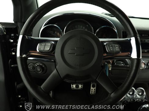 Used 2005 Chevrolet SSR w/ Preferred Equipment Group image 36